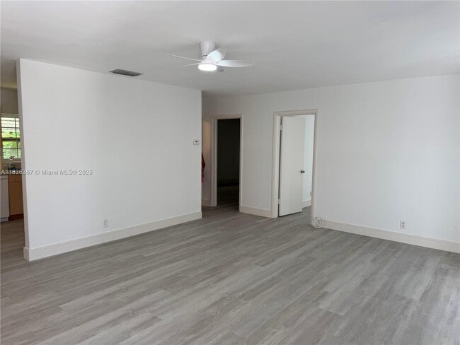 Building Photo - 411 Northlake Ct