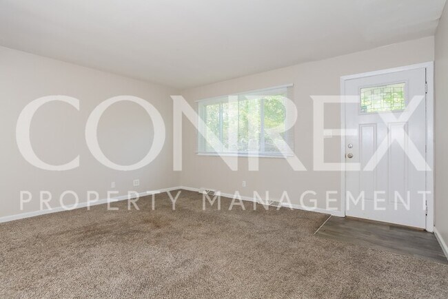 Building Photo - Lovely 3 Bedroom Home