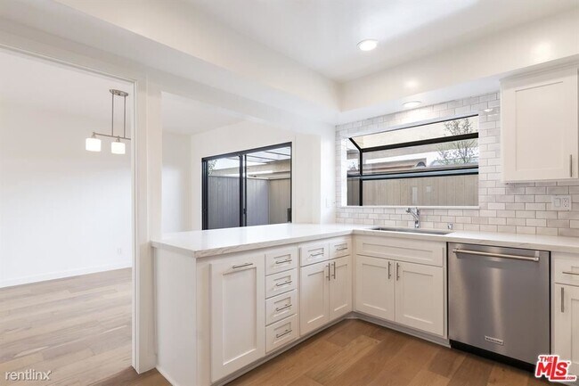 Foto del edificio - 2 br, 2 bath Condo - 818 18th St Unit D