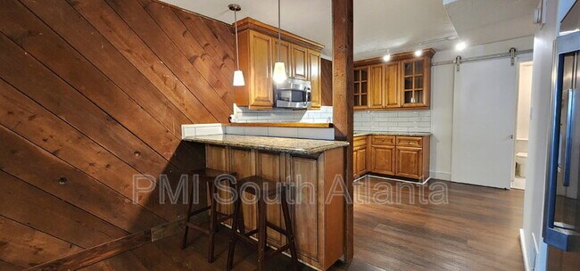 Foto del edificio - 6584 Walker Rd