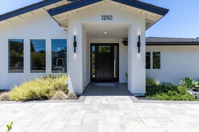 Building Photo - 1210 Larnel Pl