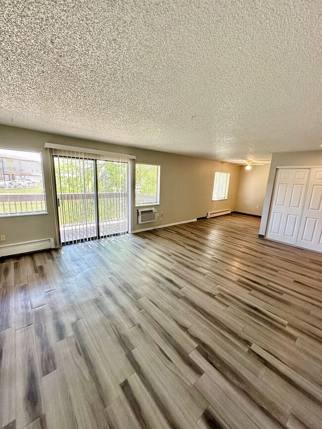 Foto del edificio - Charming 2 Bedroom in Aurora.