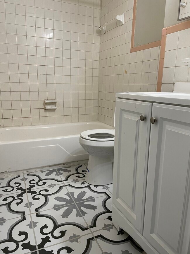 Bathroom - 39 Rhodes Ave