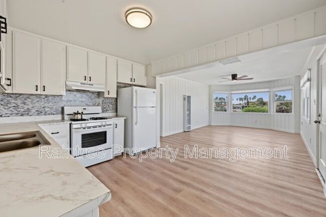 Building Photo - 146 N Cedros Ave