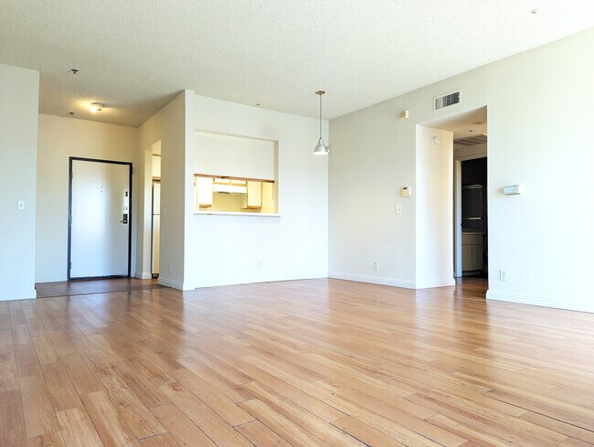 Foto del edificio - 553 S St Andrews Pl