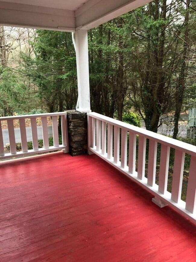 Building Photo - Montreat Rental!