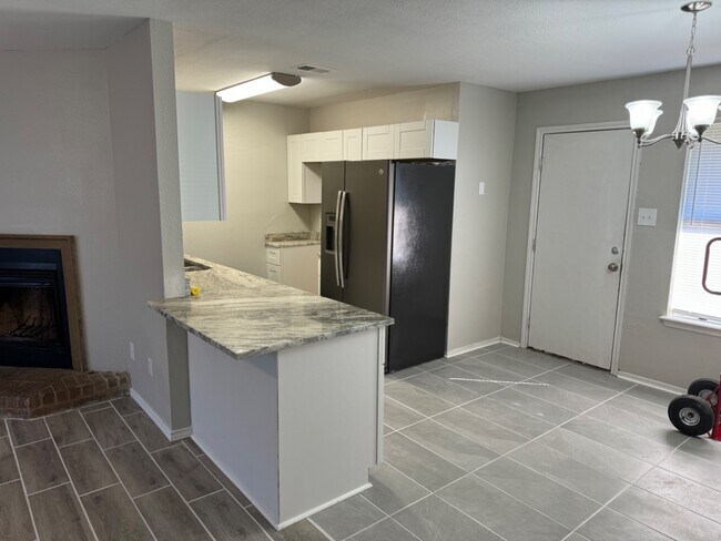 Foto del edificio - 1779 Stoneridge Dr