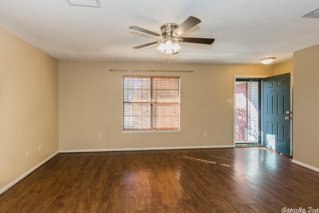 Building Photo - 2520 Sapphire Dr