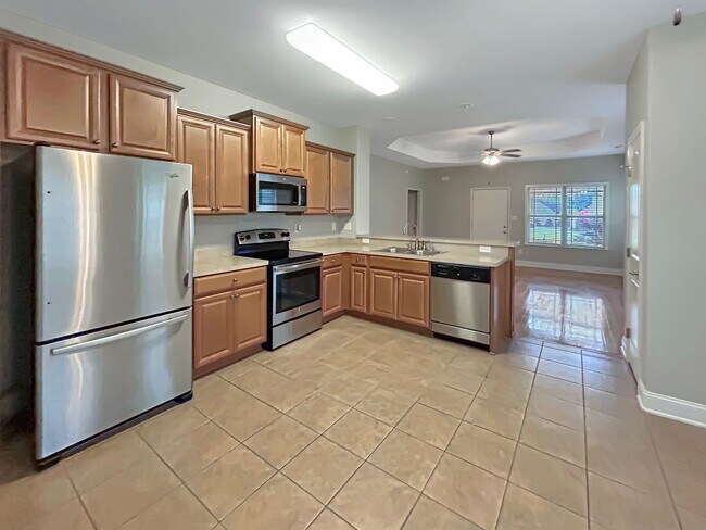 Building Photo - Lovely 3-Bedroom Home with Modern Amenitie...
