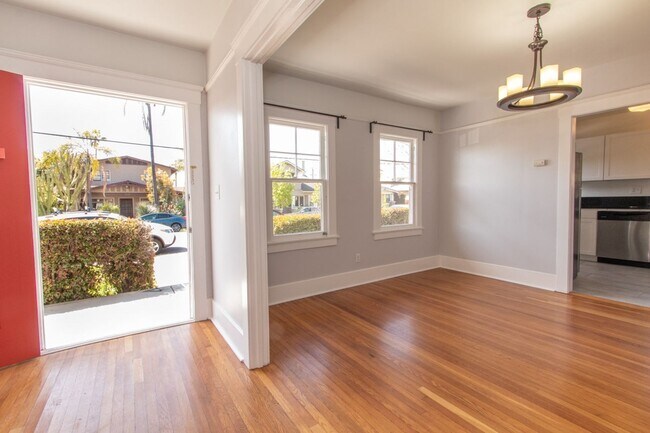 Foto del edificio - Charming North Park 2 Bedroom with Washer/Dryer, Backyard & Parking!