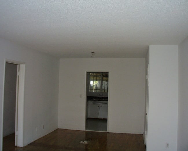 Living room - 1065 S Norton Ave