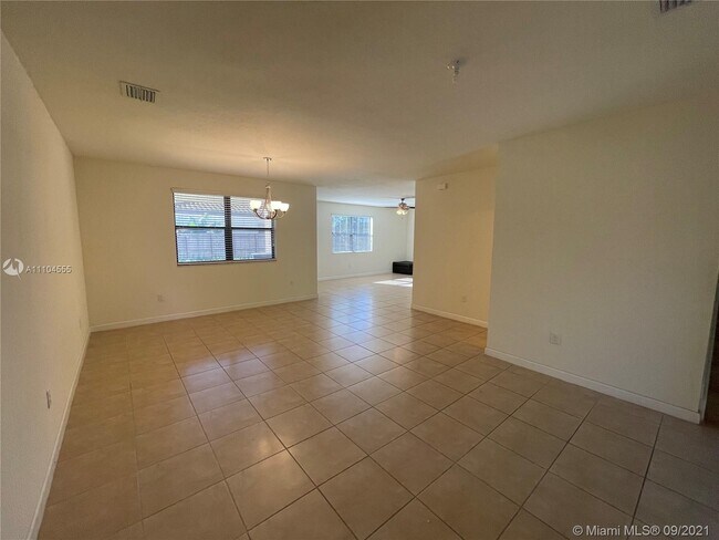 Foto del edificio - 588 SE 35th Terrace
