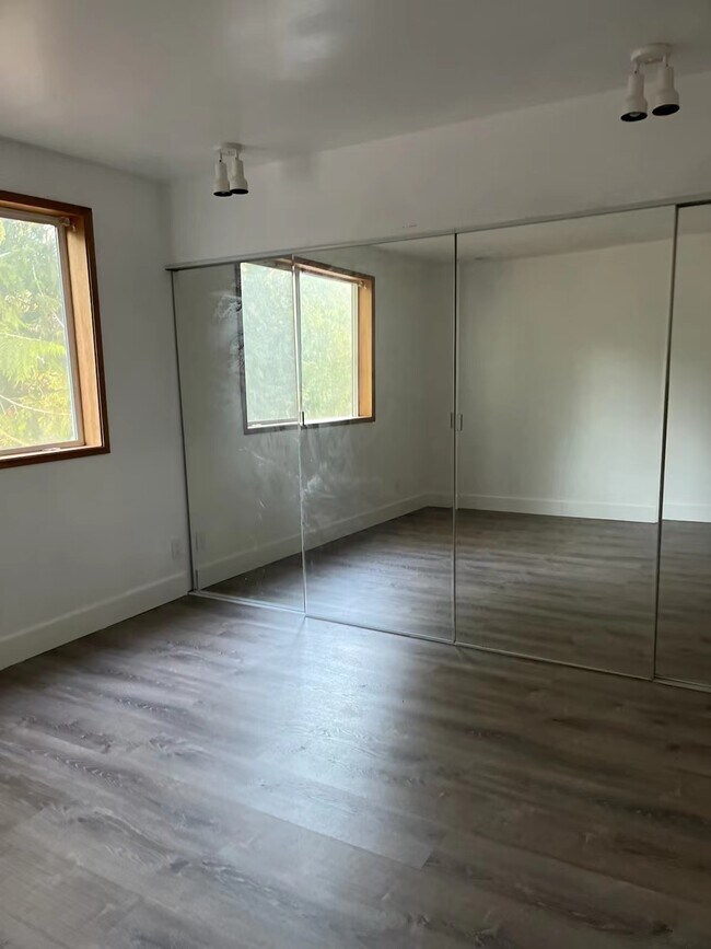 dormitorio 2 - 15005 101st Ave NE