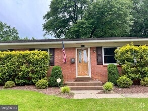 Building Photo - 4511 Eastlawn Ave