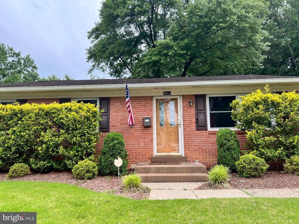 Primary Photo - 4511 Eastlawn Ave