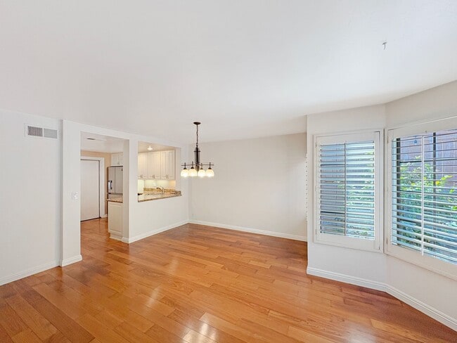 Building Photo - Great 2B/2.5BA Home with a Loft in Escondido!