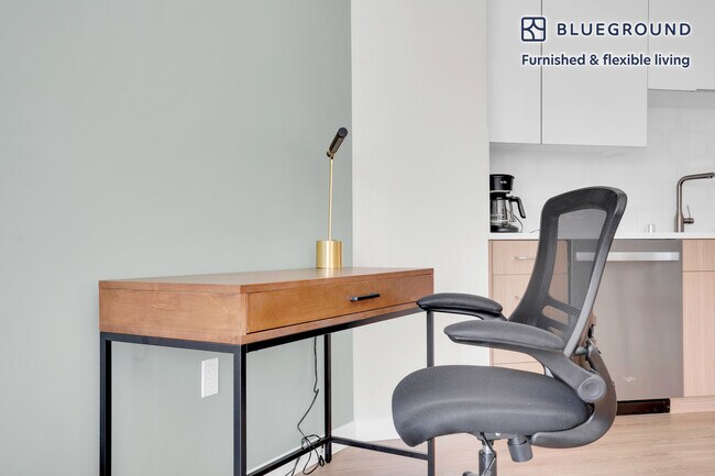 Foto del edificio - 490 W McKinley Ave