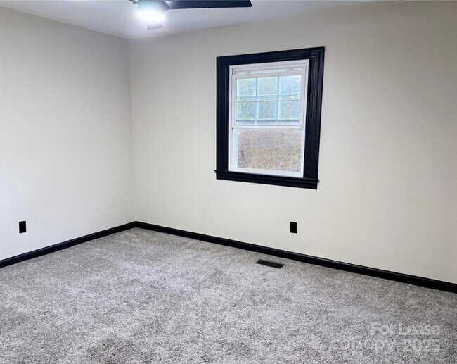 Foto del edificio - 2705 N Center St