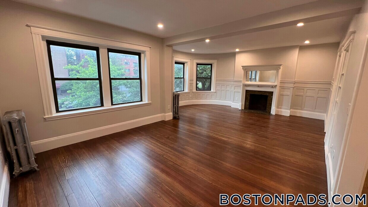 Foto principal - 1855 Beacon St