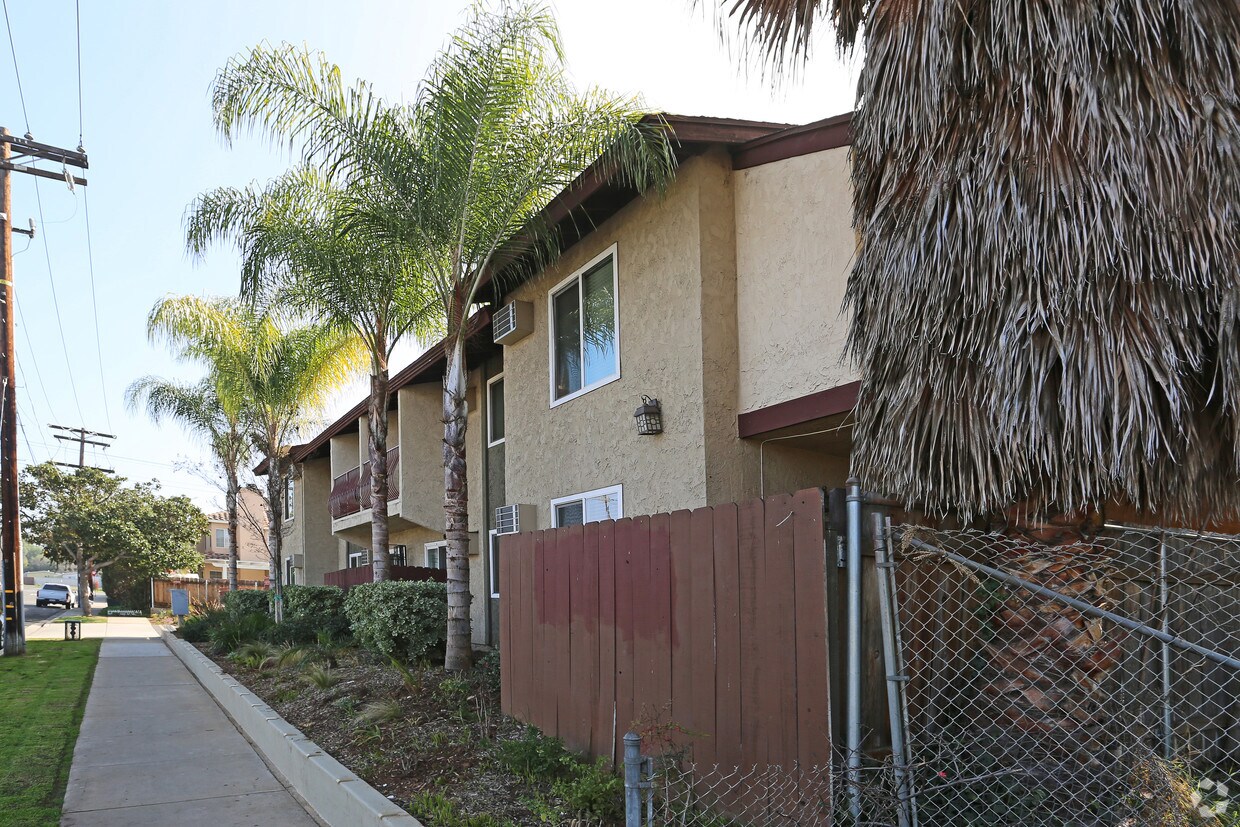 Building Photo - Oakdale Village
