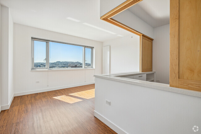 Jr. 1BR, 1BA - 478SF - 1190 Mission at Trinity Place