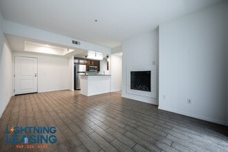 Building Photo - 11925 Kling St