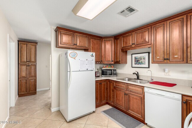 Foto del edificio - 6830 E Edgemont Ave