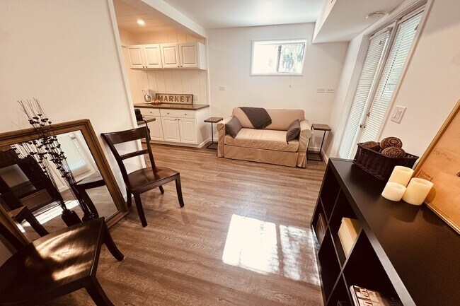 Foto del edificio - 2039 Tuna Canyon Rd