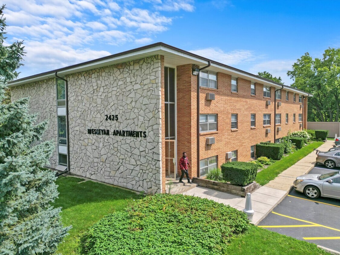 Foto principal - 2425 Wesleyan Ave