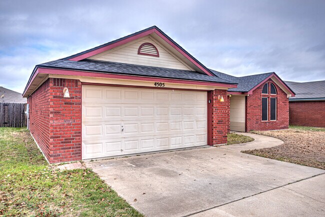 Building Photo - 4505 Alleeta Dr
