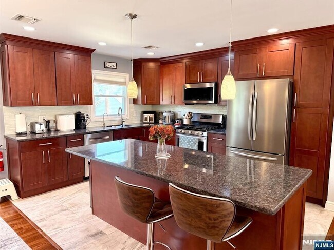 Building Photo - 13-55 Comerford Place Unit