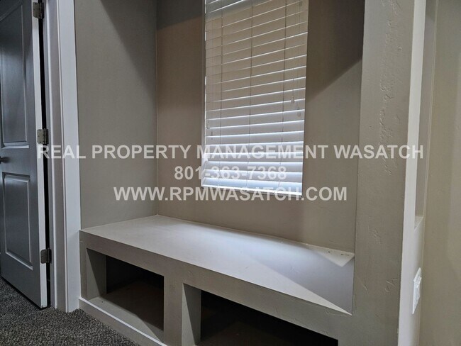 Foto del edificio - MOVE IN SPECIAL 1/2 off 1st months rent 3 Bedroom 2.5 Bath plus Bonus Room Town Home in Daybreak