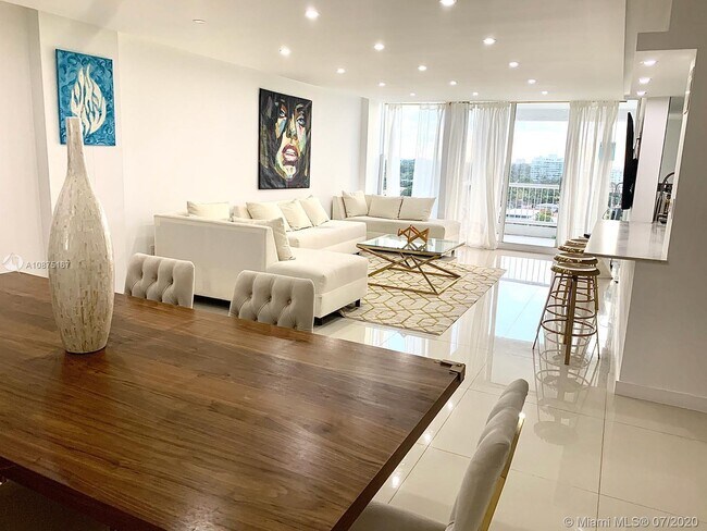 Building Photo - 9341 Collins Ave