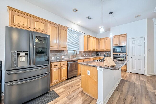 Building Photo - 5527 Chesapeake Pl