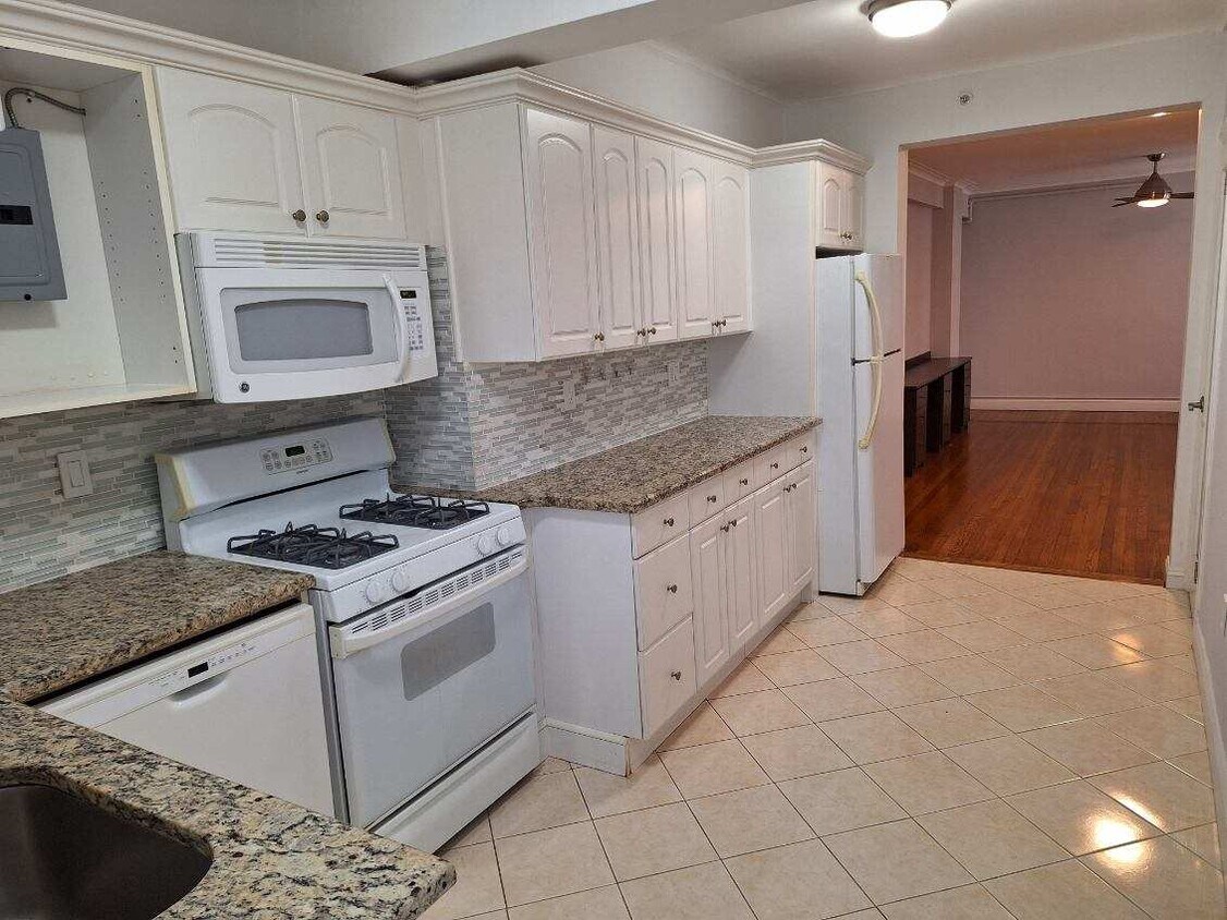 Primary Photo - 1450 Beacon St