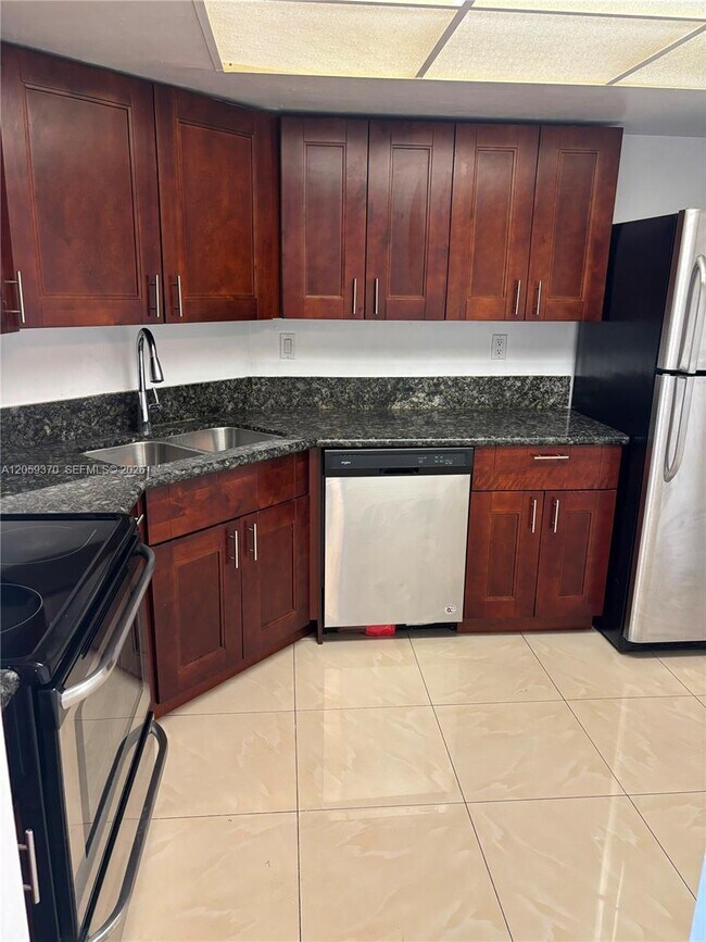 Foto del edificio - 7410 SW 82nd St