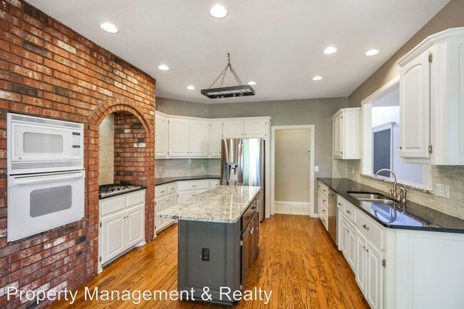 Foto del edificio - 4 br, 3.5 bath House - 1116 Fox Lake Ln