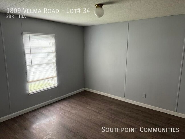 Building Photo - 1809 Velma Rd