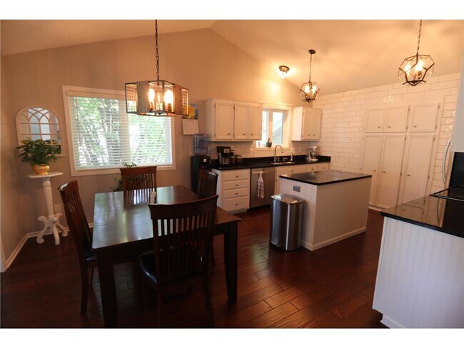 Building Photo - 4208 W 125th St