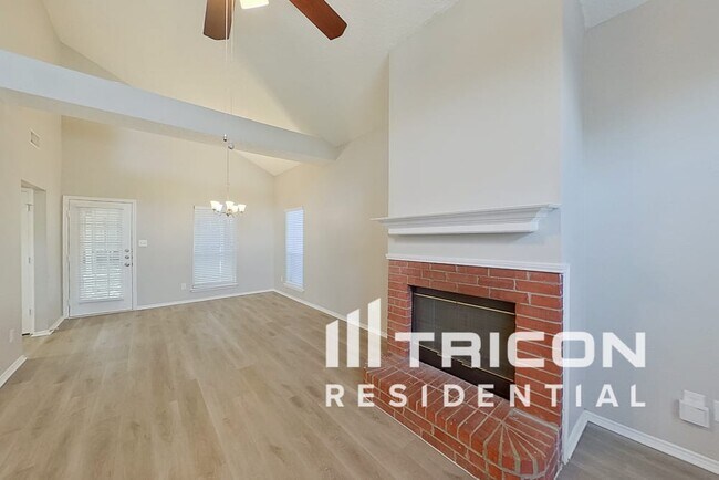 Foto del edificio - 404 Moss Hill Dr