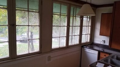 Building Photo - 245 1/2-242 N Spring St