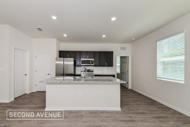 Foto del edificio - 4066 Heaton Terrace