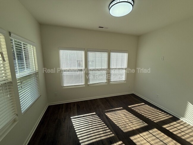Building Photo - 1311 Red Deer Dr