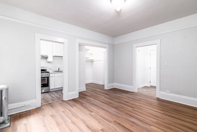 Interior Photo - 825 Post