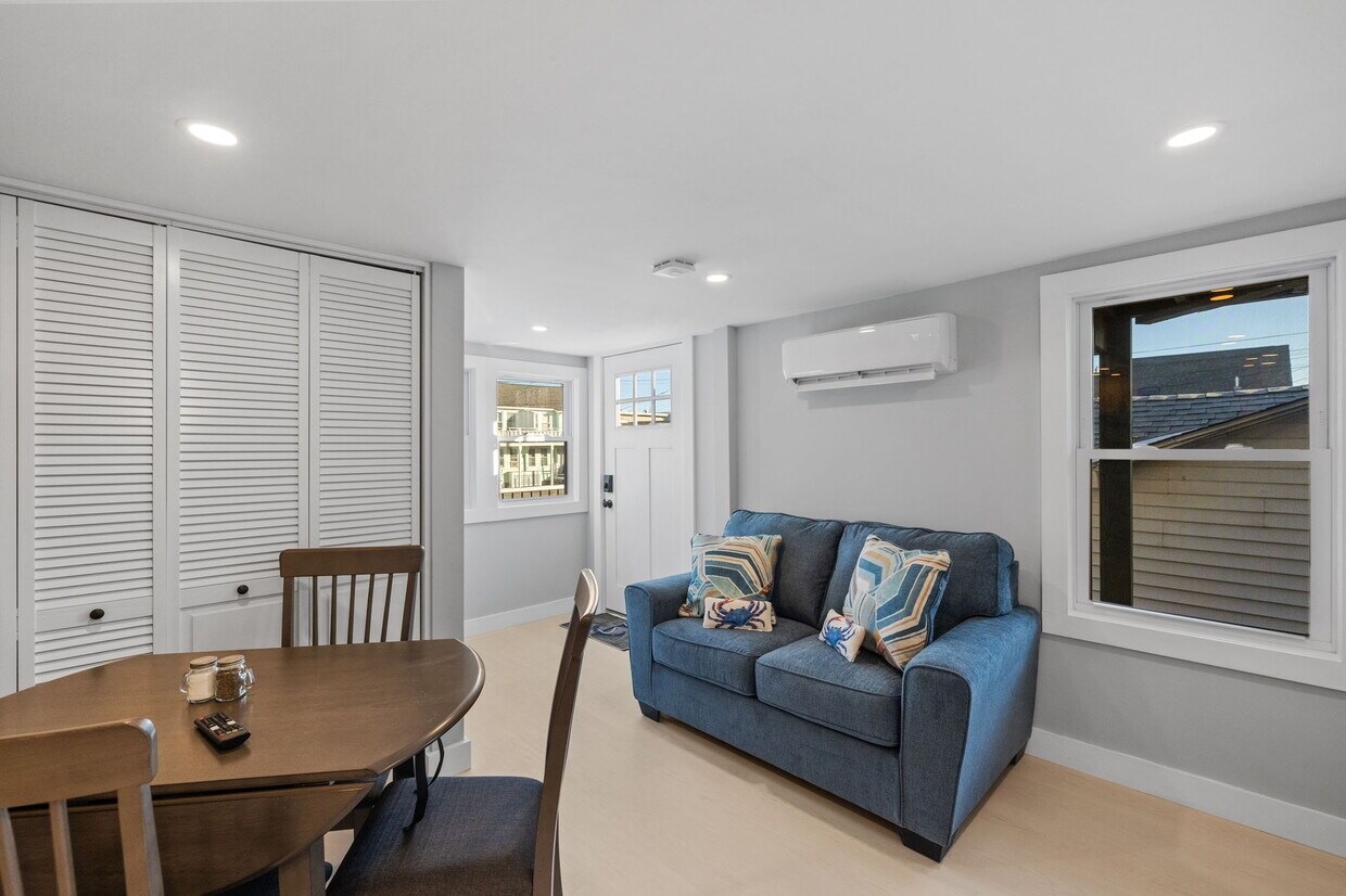 Comfortable seating with a minisplit for heating/cooling. - 17 Manchester St