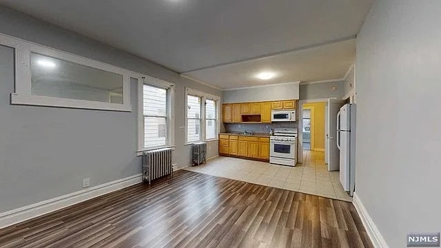 Building Photo - 416-418-418 Leslie St