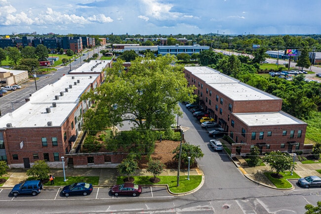 Building Photo - Pulaski Square Townhomes