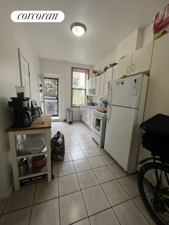 Building Photo - 369 Columbia St