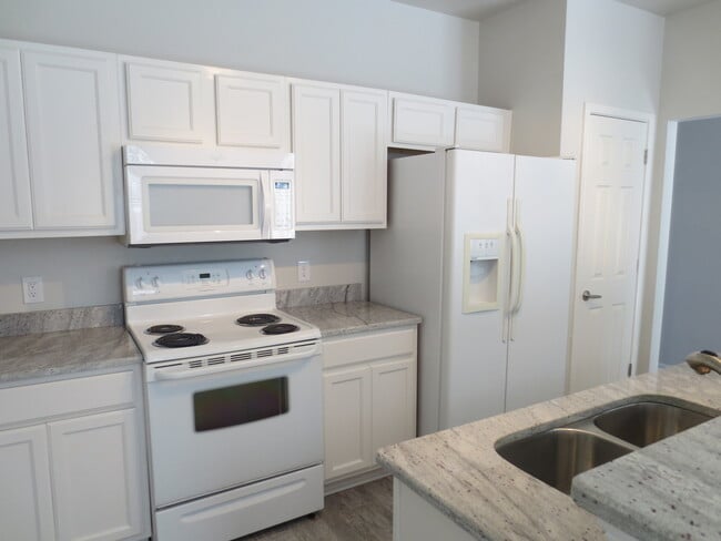 Building Photo - Beautifully Updated 3Bed/2.5Bath Townhouse in the Heart of Destin