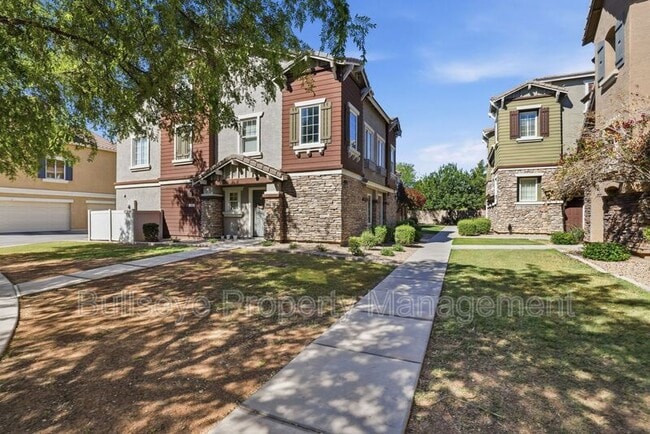 Building Photo - 1380 S Sabino Dr